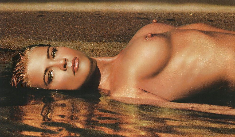 Kristy Swanson nude.