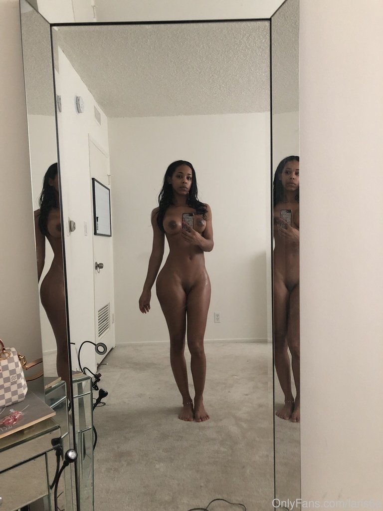 FitNakedGirls.com â€“ Larissa Castro nude.