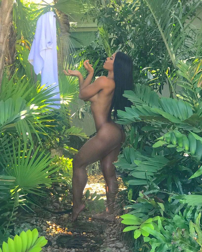 Yarishna Nicole Ayala Nude & Sexy.