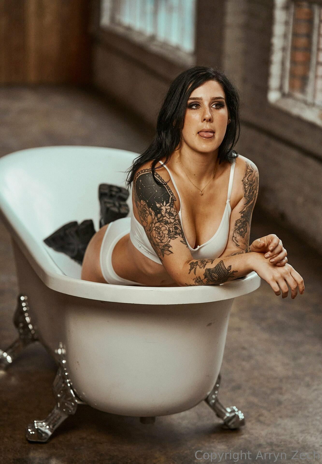 Arryn Zech / arryn Nude  Set 18