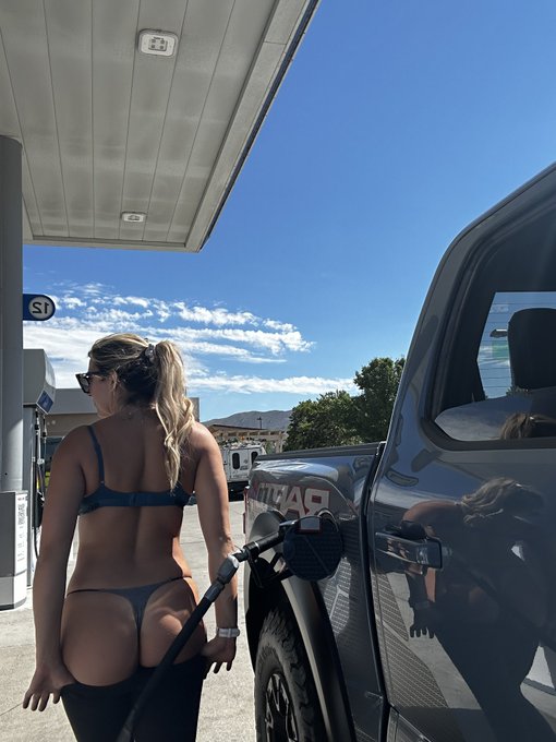 Just fillin’ her up a lill bit. But serious question why does the pump stop at $100….we alllll know gas