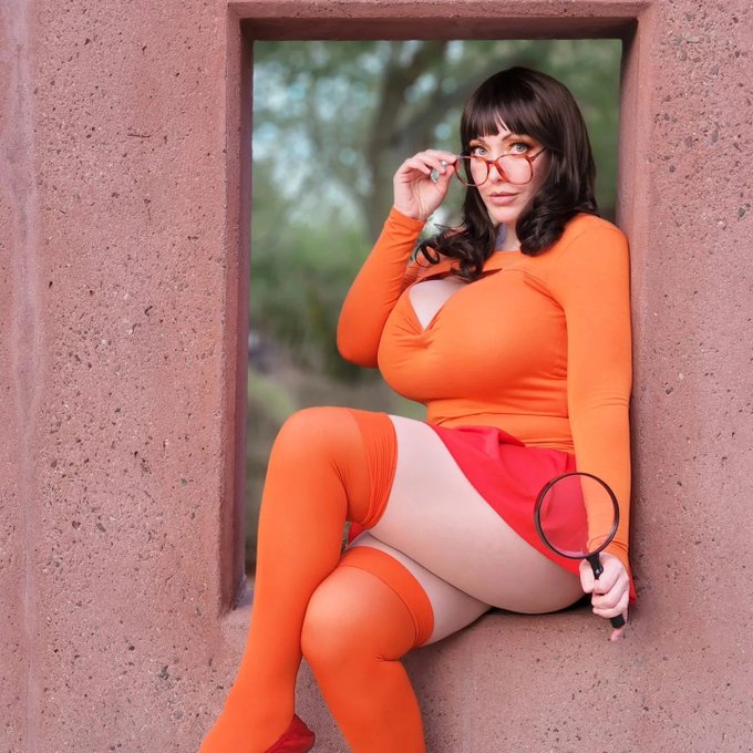 Holidays are over! I'm ready for 2024!
#velma #cosplay #girlswearingglasses #ScoobyDoo https://t.co/