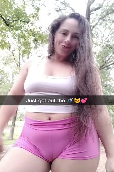 Selling hmu 💋#buyincontent #sellingcontent #buyingcontent #milf #nsfw #findom https://t.co/ZTSmiEuVH