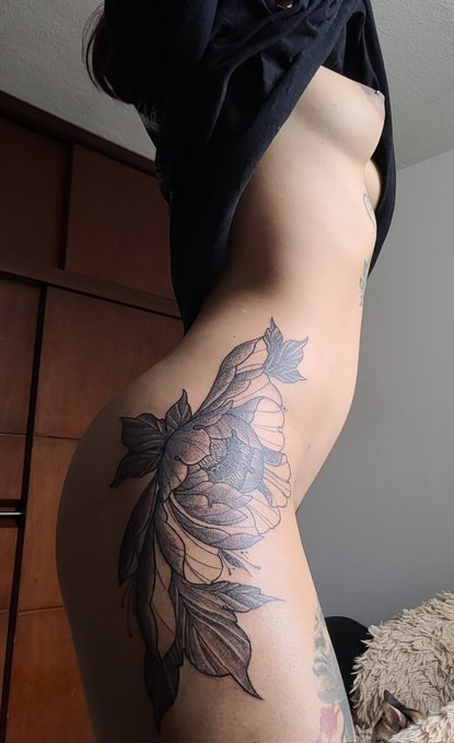 Morning bitchesss 💋 worship more of my new tattoo on my of 💙https://t.co/9Q03tN7mCv https://t.co/2q8