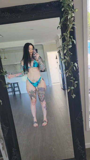 Rate my bikini body out of 10 https://t.co/qjC4W0py9G