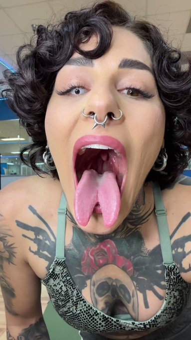 When your throat is snatched! 💪🏽 😈
#viralvideo #SaturdayMood #fitnessgirl

Go vote today to see me in